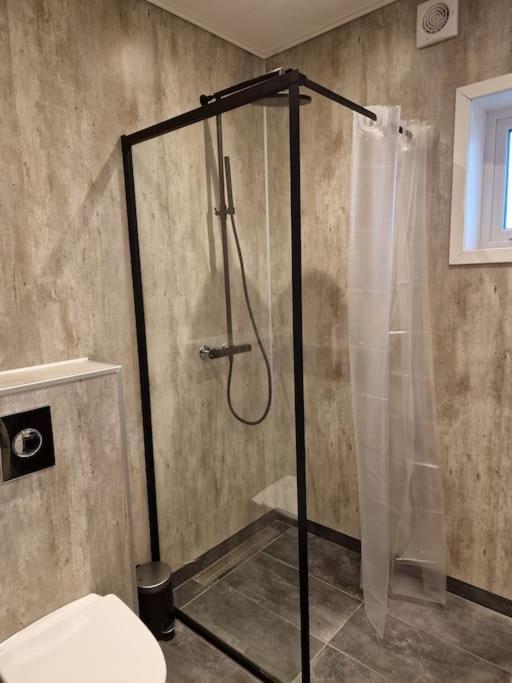 New Flat With Hot Tub - No1 Apartment Oyndarfjordur Екстериор снимка