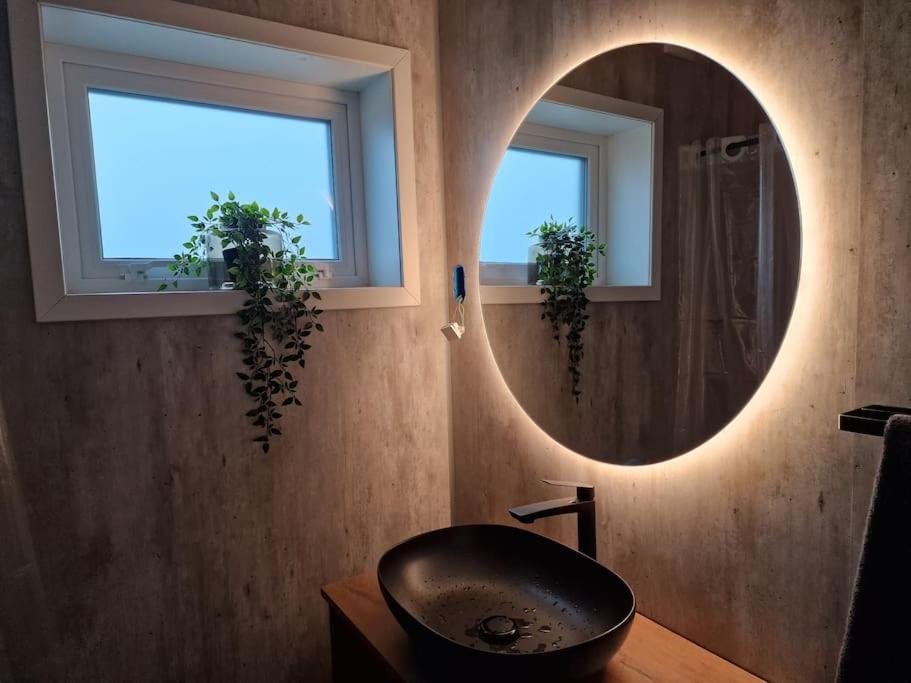 New Flat With Hot Tub - No1 Apartment Oyndarfjordur Екстериор снимка