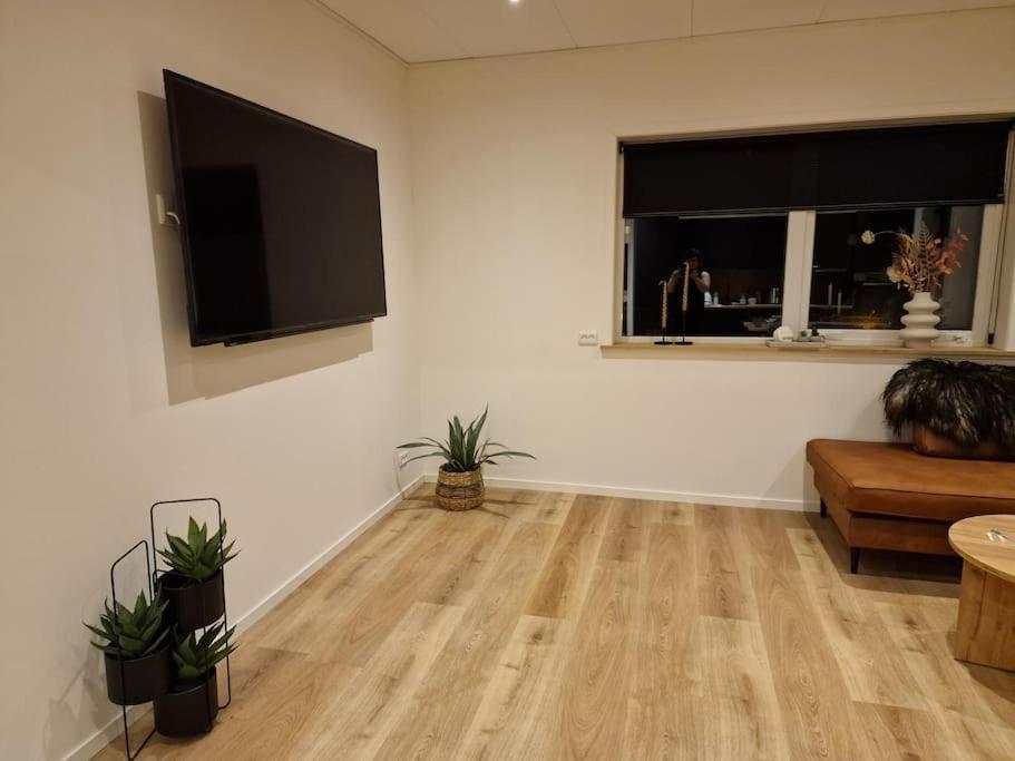 New Flat With Hot Tub - No1 Apartment Oyndarfjordur Екстериор снимка